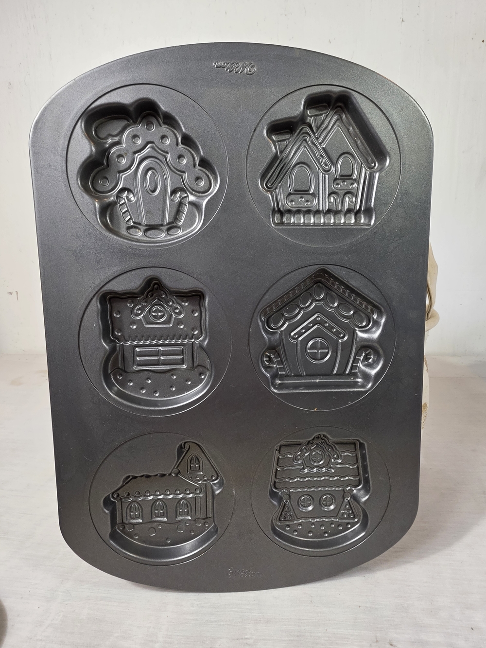 Wilton Gingerbread House Christmas Cookie Baking Pan